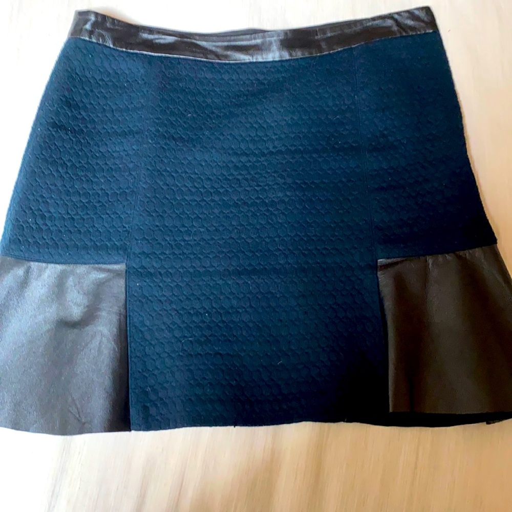 Club Monaco leather detail skirt size 4, like new